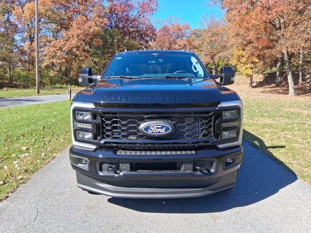 2027 Ford Super Duty F-350 SRW F-350® Lariat®