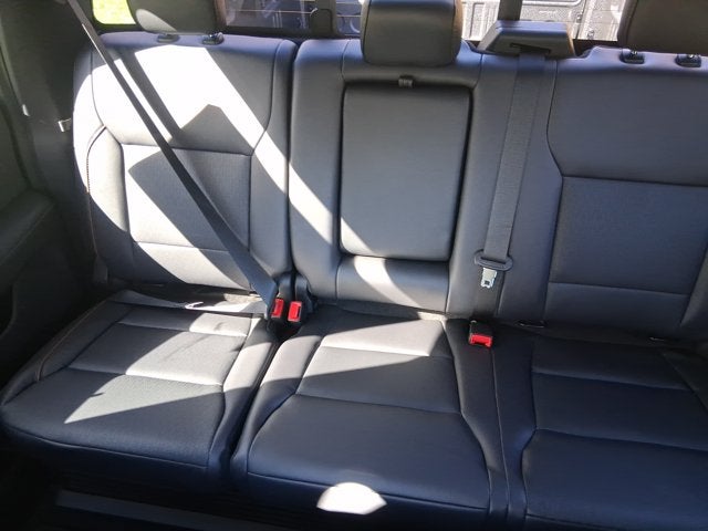 2027 Ford Super Duty F-350 SRW F-350® Lariat®