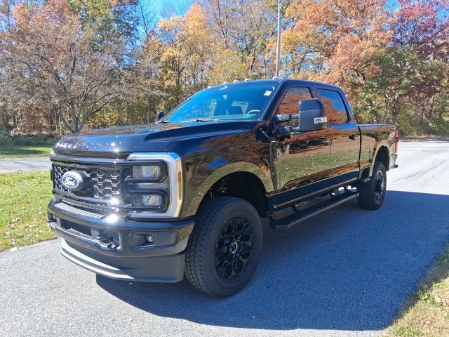 2027 Ford Super Duty F-350 SRW F-350® Lariat®