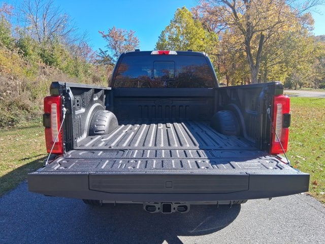 2027 Ford Super Duty F-350 SRW F-350® Lariat®