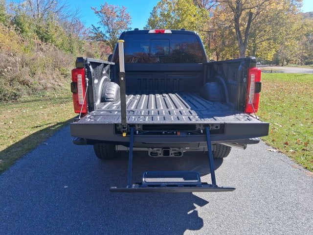 2027 Ford Super Duty F-350 SRW F-350® Lariat®