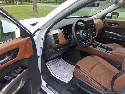 2025 Nissan Pathfinder Platinum